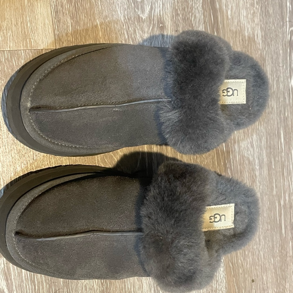 Ugg slippers size 9